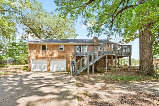 Building Photo - 3 Bedroom Pet Friendly Home For Rent!