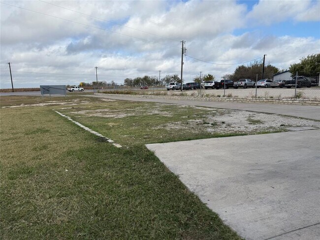 Building Photo - 14405-14405 FM973