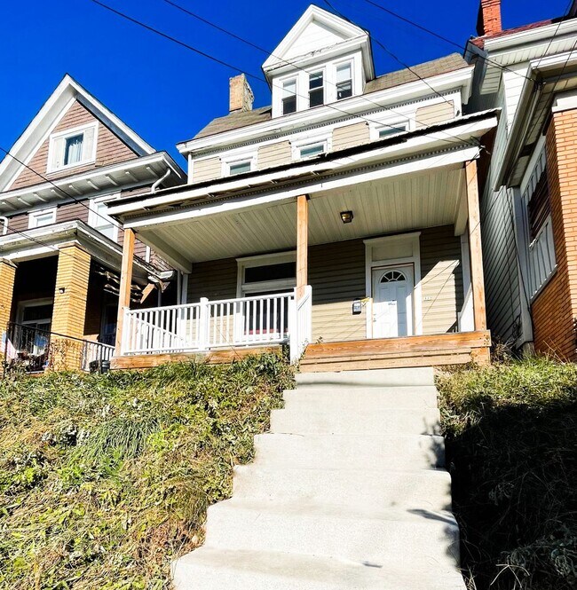 Building Photo - AVAILABLE AUGUST 2026 - Beautiful 4+ bedroom, 1 bath home in Mt Washington!