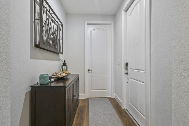 Building Photo - 8413 Lakeview Trail