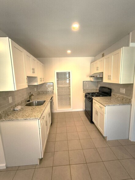 Building Photo - 26 Main St