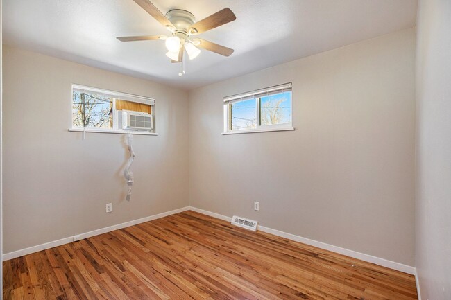 Building Photo - Newly Renovated 2Bed/1Bath Duplex