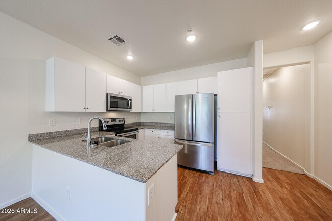 Building Photo - 2321 E Hidalgo Ave