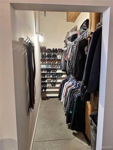 Walk-in Closet - 1015 Washington Ave
