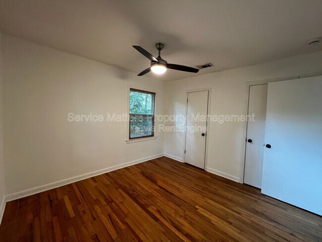 Building Photo - 3543 Bayou Blvd