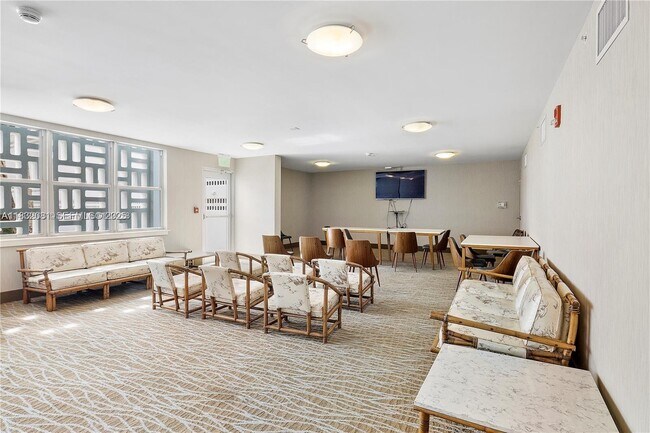 Building Photo - 3 Island Ave