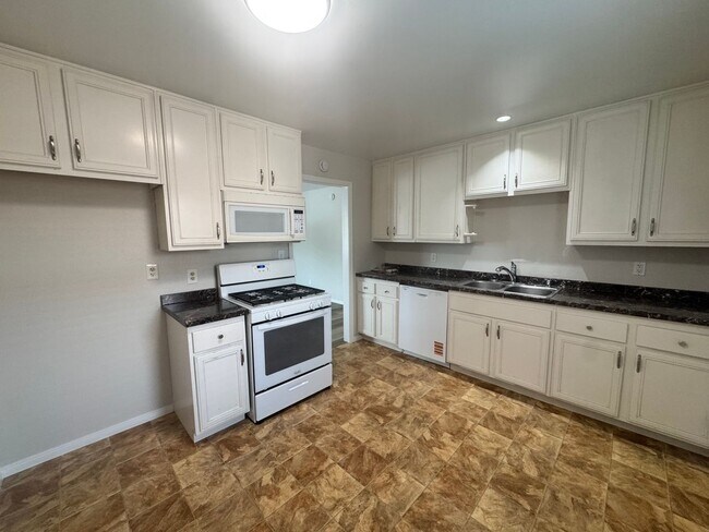 Building Photo - 6150-6152 Horton Drive