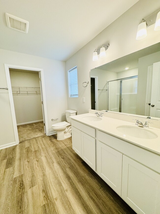 Building Photo - 1024 Kinness Dr