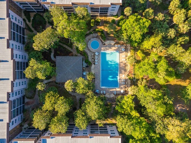 Building Photo - Spacious Condo with utilities included! Lo...
