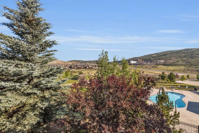 Building Photo - Parks Edge Townhome - BEST PRICE -$2700 pe...