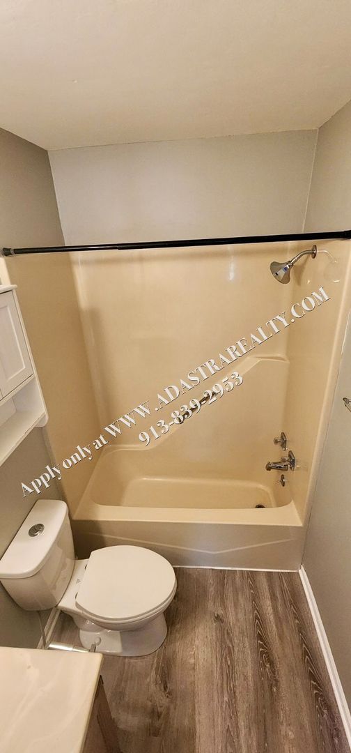 Building Photo - 2 Bed 1.5 Bath Townhome in Bonner Springs-...