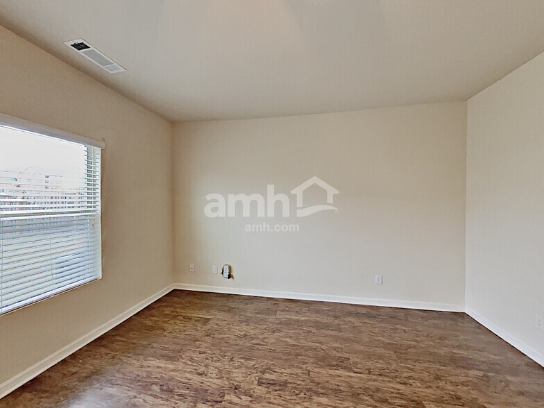 Building Photo - 3506 Mica Cir SE