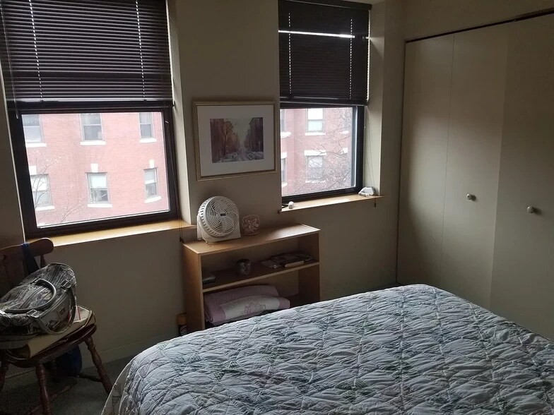 Building Photo - 90 Gainsborough St