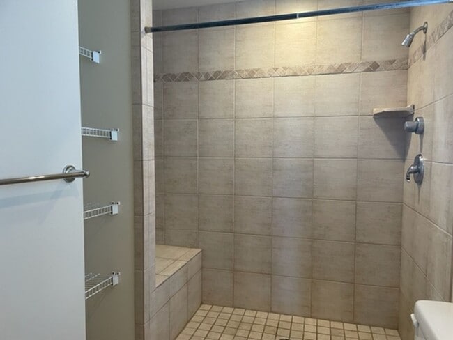 Building Photo - $4,000 / Beautiful 3 bedrm/2 bath home wit...