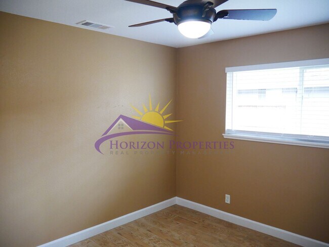 Building Photo - Remodeled 3 Bed 1 Bath 900sqft home in West Sacramento