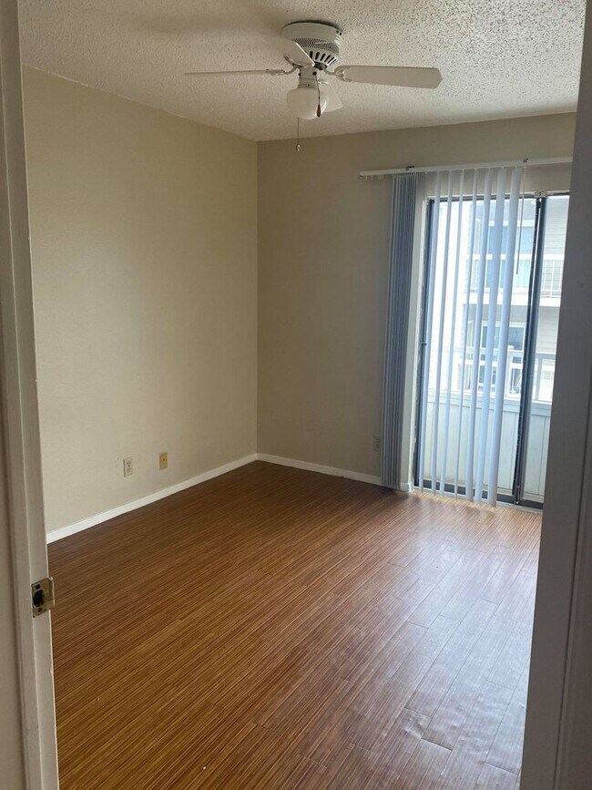 Building Photo - Sunchase 209 N/M