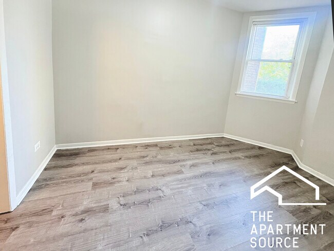 Building Photo - 4852 W Diversey Ave