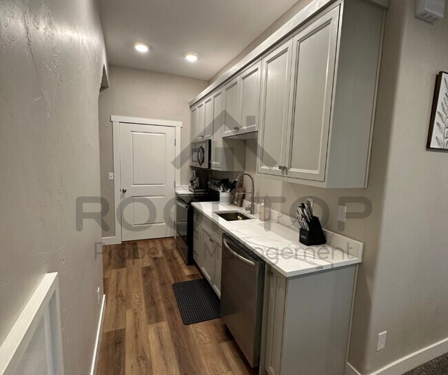 Building Photo - 555 N 750 E