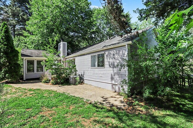 Building Photo - 10475 Willow View Cir