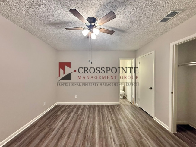 Building Photo - 2 Bedroom 1.5 Bathroom Triplex in Tyler!