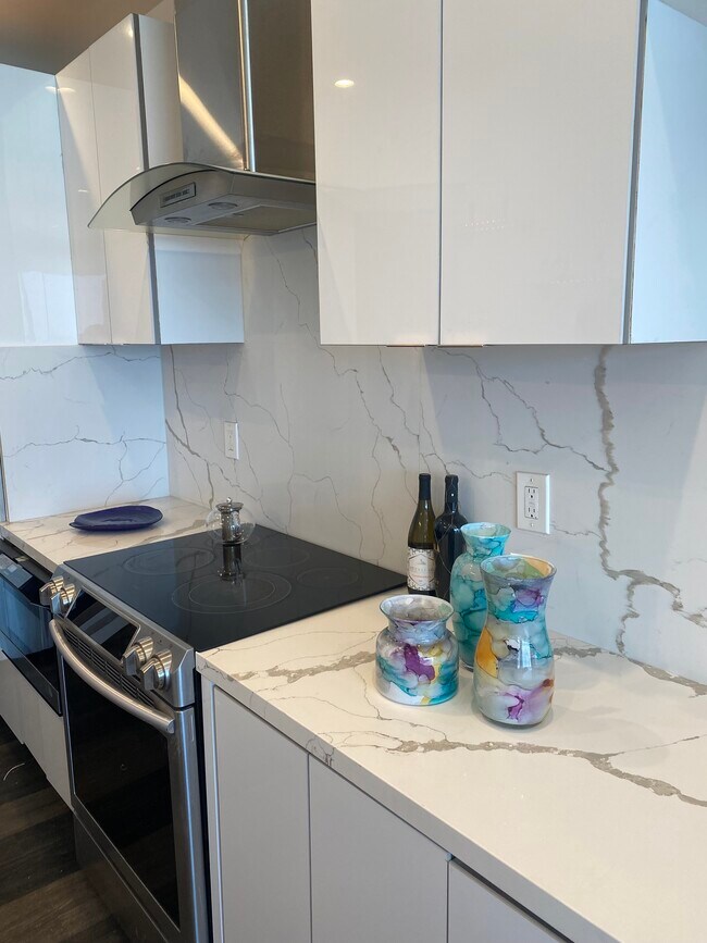 Building Photo - 727 Esplanade