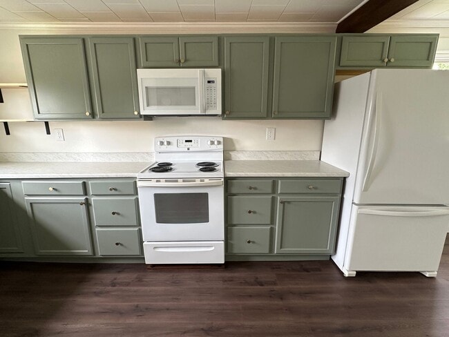Building Photo - IMMACULATE, completely remodeled, one leve...