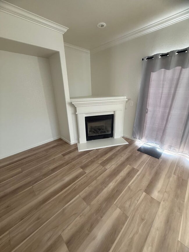 Building Photo - 55+ Gated Community Beautiful 3 Bed / 2 Bath Home in Desirable
