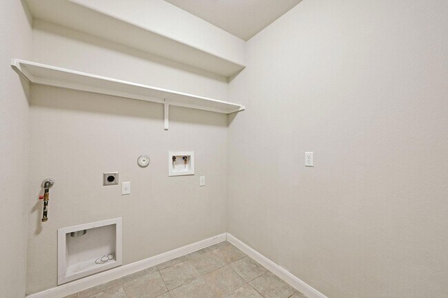 Building Photo - 411 Langely