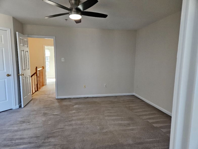 Building Photo - 9365 Ridings Way