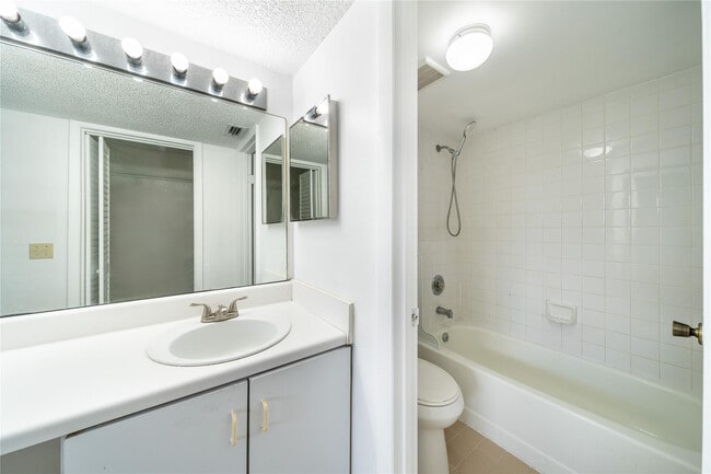 Building Photo - 1000 Constitution Dr