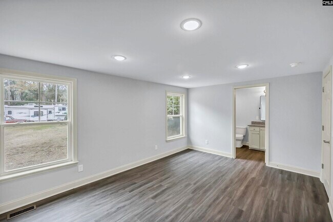 Building Photo - 152 Robin Rd