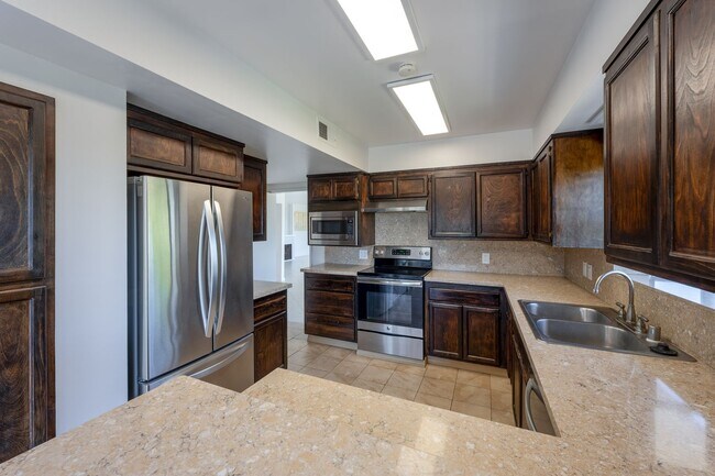 Building Photo - Gorgeous 3 bedroom house with amazing views and huge garden