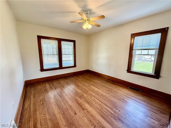 Building Photo - 364 N Chillicothe Rd