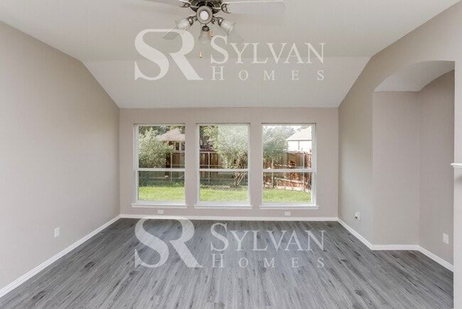 Building Photo - Enjoy living the good life in this 4 bedroom, 2 bathroom home