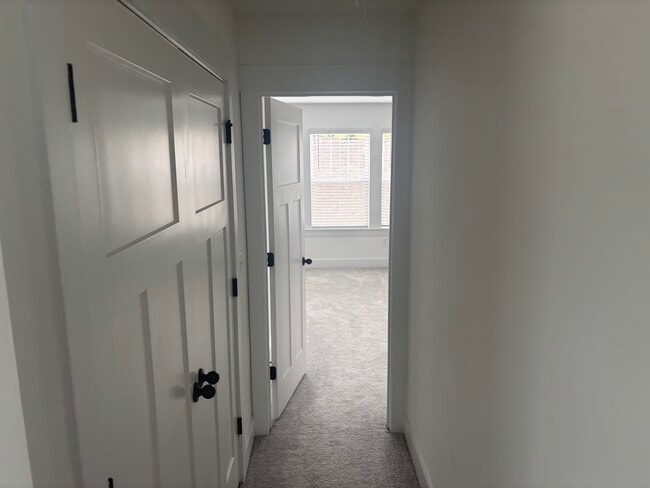 Building Photo - 484 Ml Pk Wy