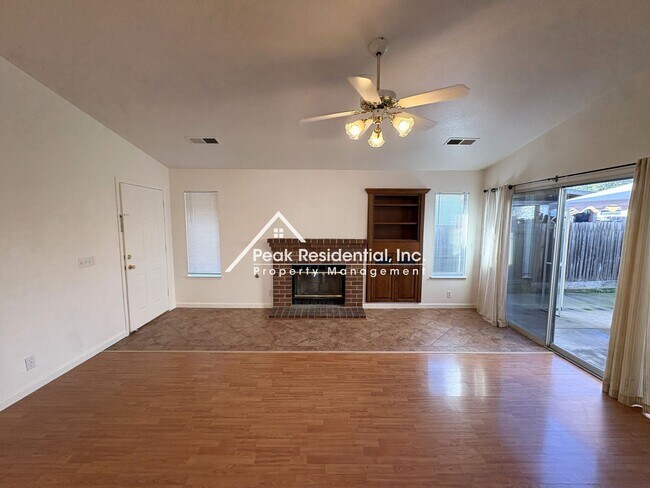 Building Photo - Charming 3bd/2ba Elk Grove Home With 2 Car Garage!
