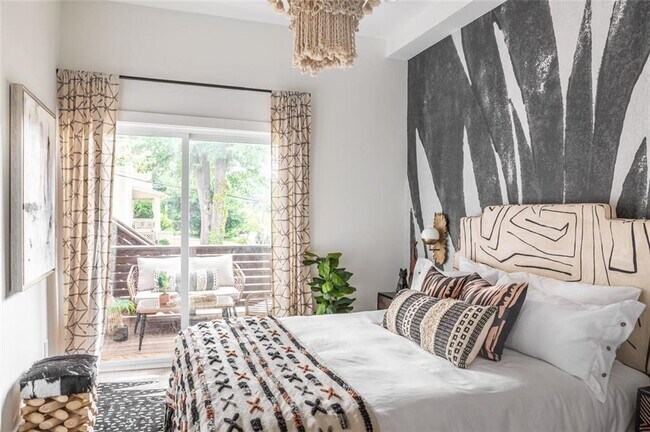 Building Photo - 724 Charles Allen Dr NE