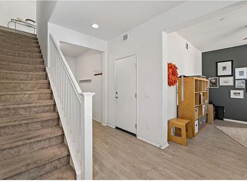 Building Photo - 40884 Lacroix Ave