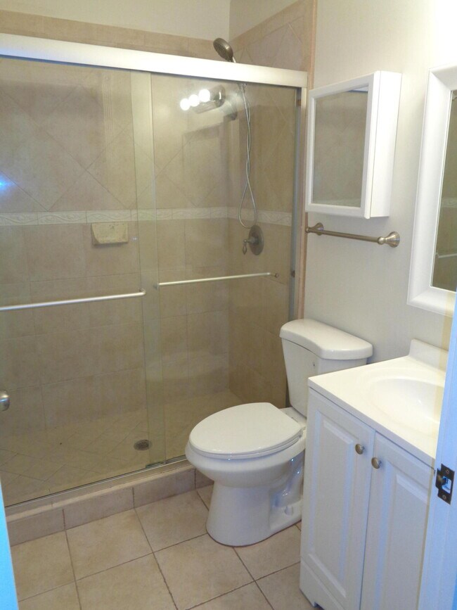 Building Photo - 1917 NE 3rd St