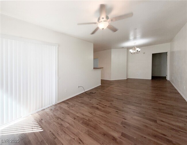 Building Photo - 6868 Sky Pointe Dr