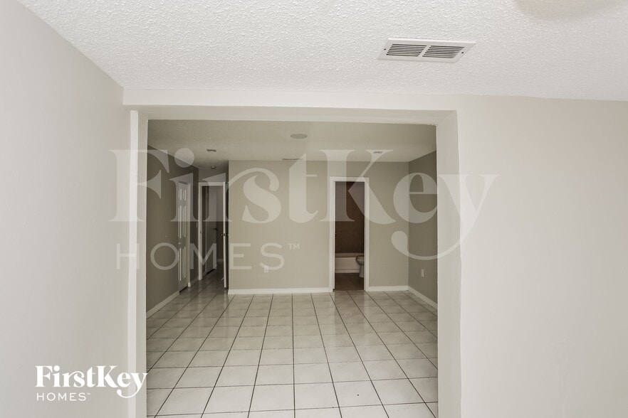 Building Photo - 4610 SW 143rd Ct W