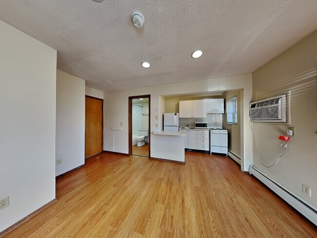 Building Photo - 49 E 14th Ave