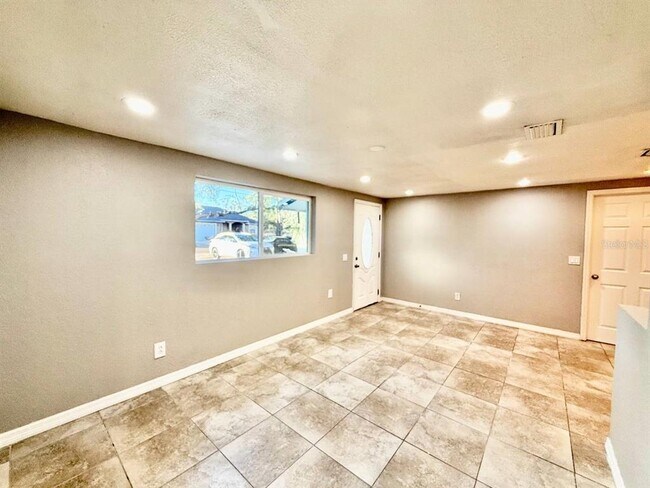 Building Photo - 2406 S 69th St