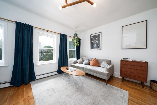 Building Photo - 331 Varick St