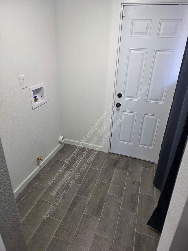 Building Photo - 120 E Century Blvd