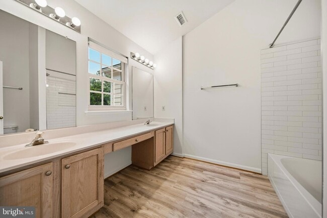 Building Photo - 25251 Dunvegan Square