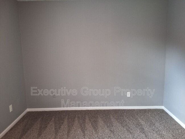 Building Photo - 355 Elmwood Dr