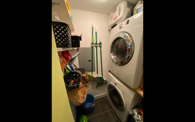 Building Photo - 777 Middle Rd