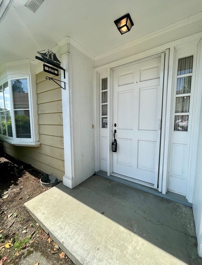 Building Photo - Stunning Two-bedroom In SW Portland~ Great...