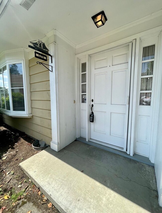 Primary Photo - Stunning Two-bedroom In SW Portland~ Great...